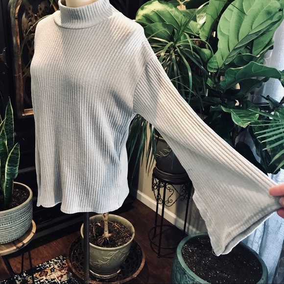Grayson Ribbed mock neck bell sleeve gray top - Picture 5 of 8